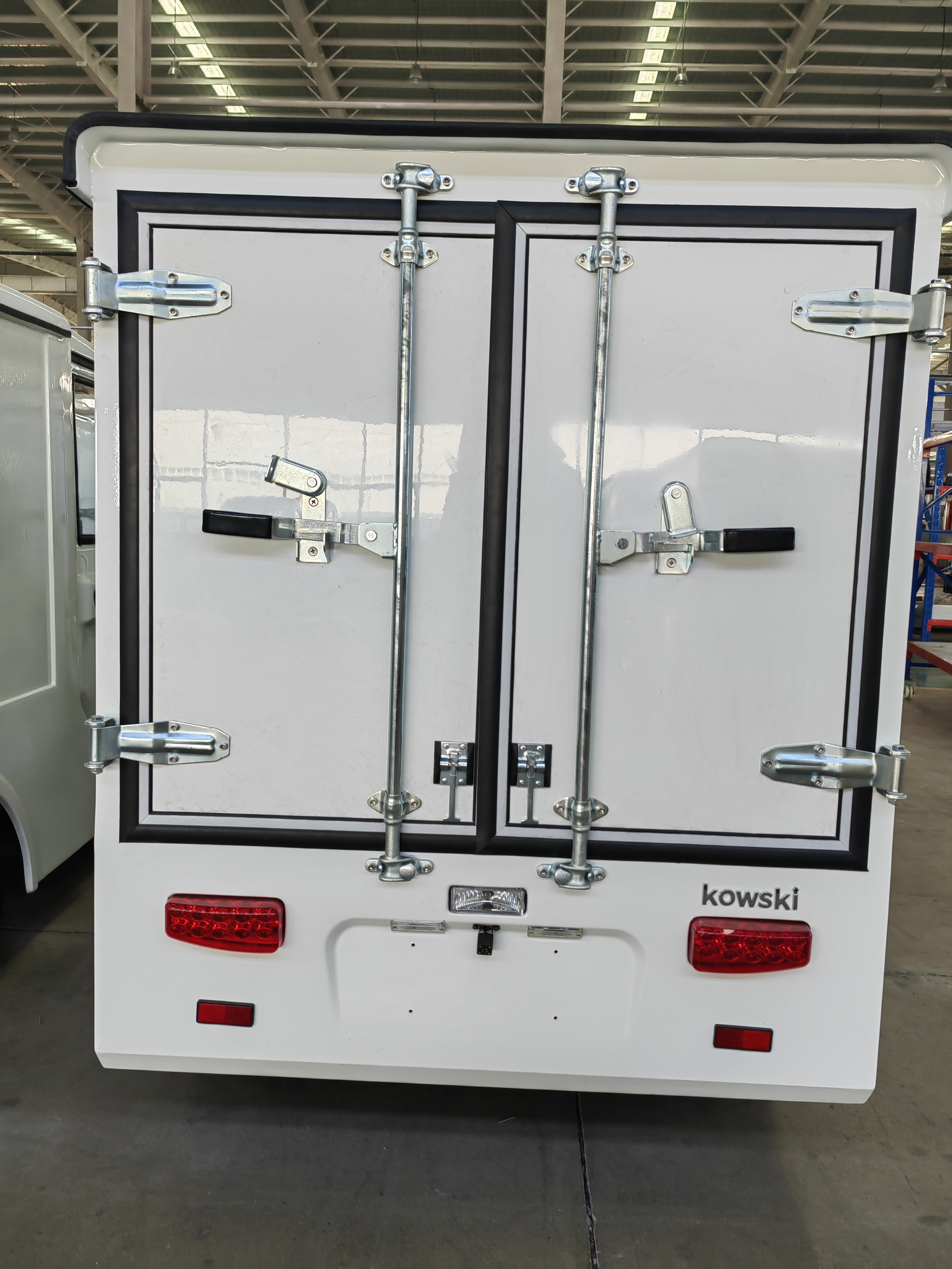 Enclosed adult new design eec coc 4 wheel cabin scooter car 