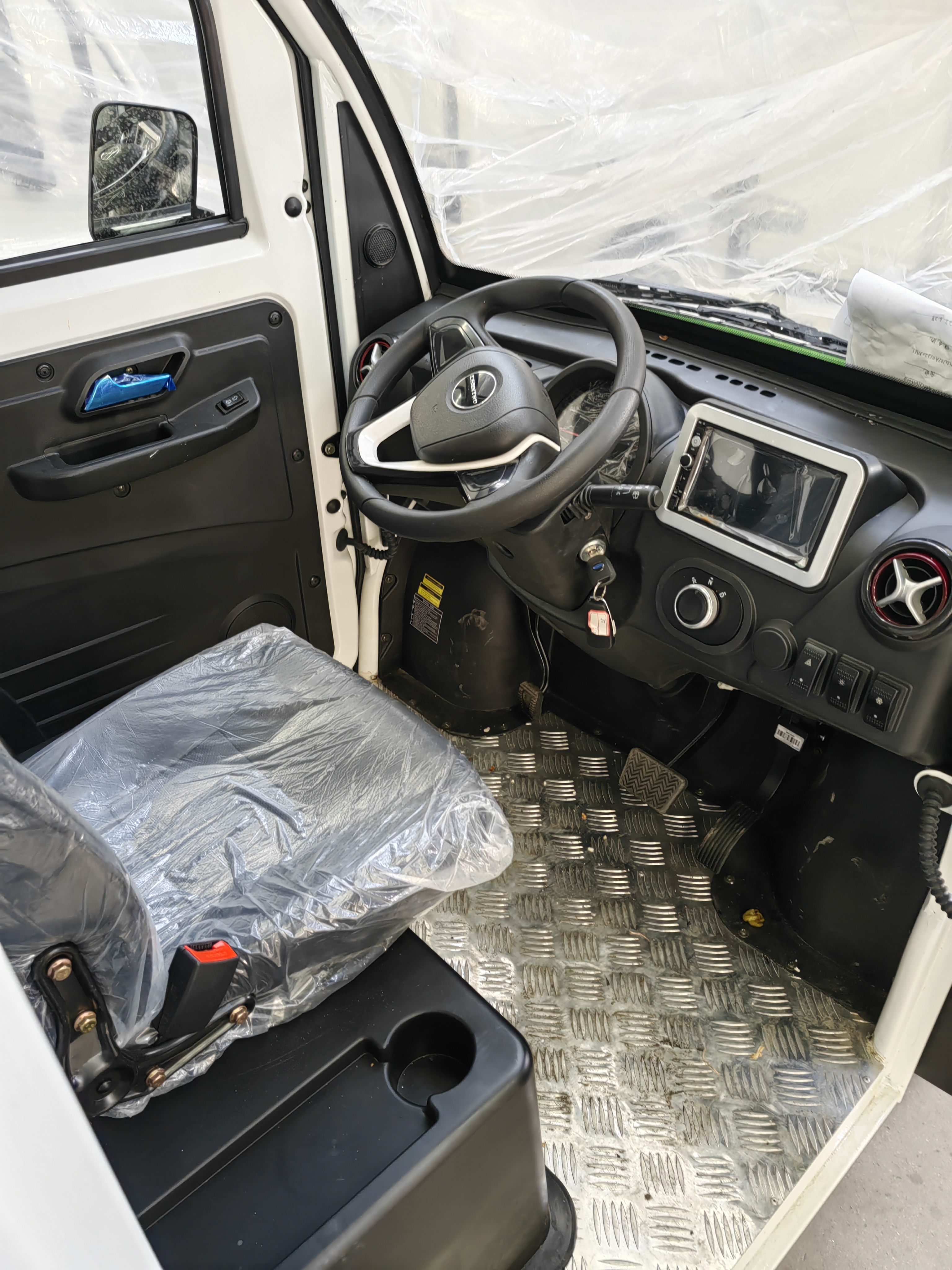 EEC new design enclosed electric cargo car for adult 