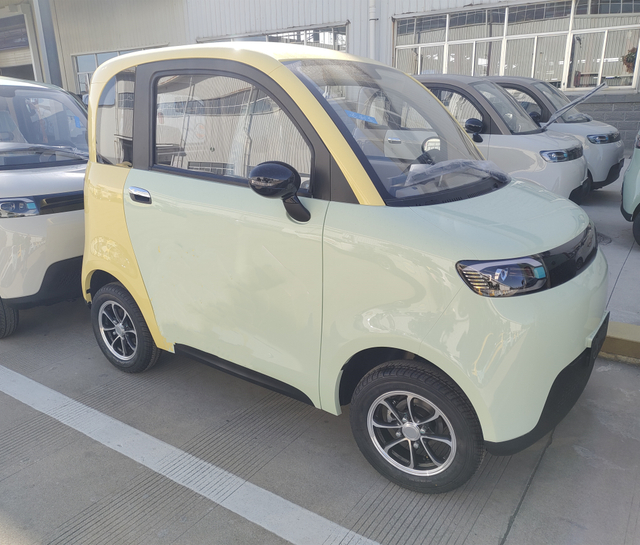 Hot sale eec 4 wheel passenger enclosed electric cabin scooter car 