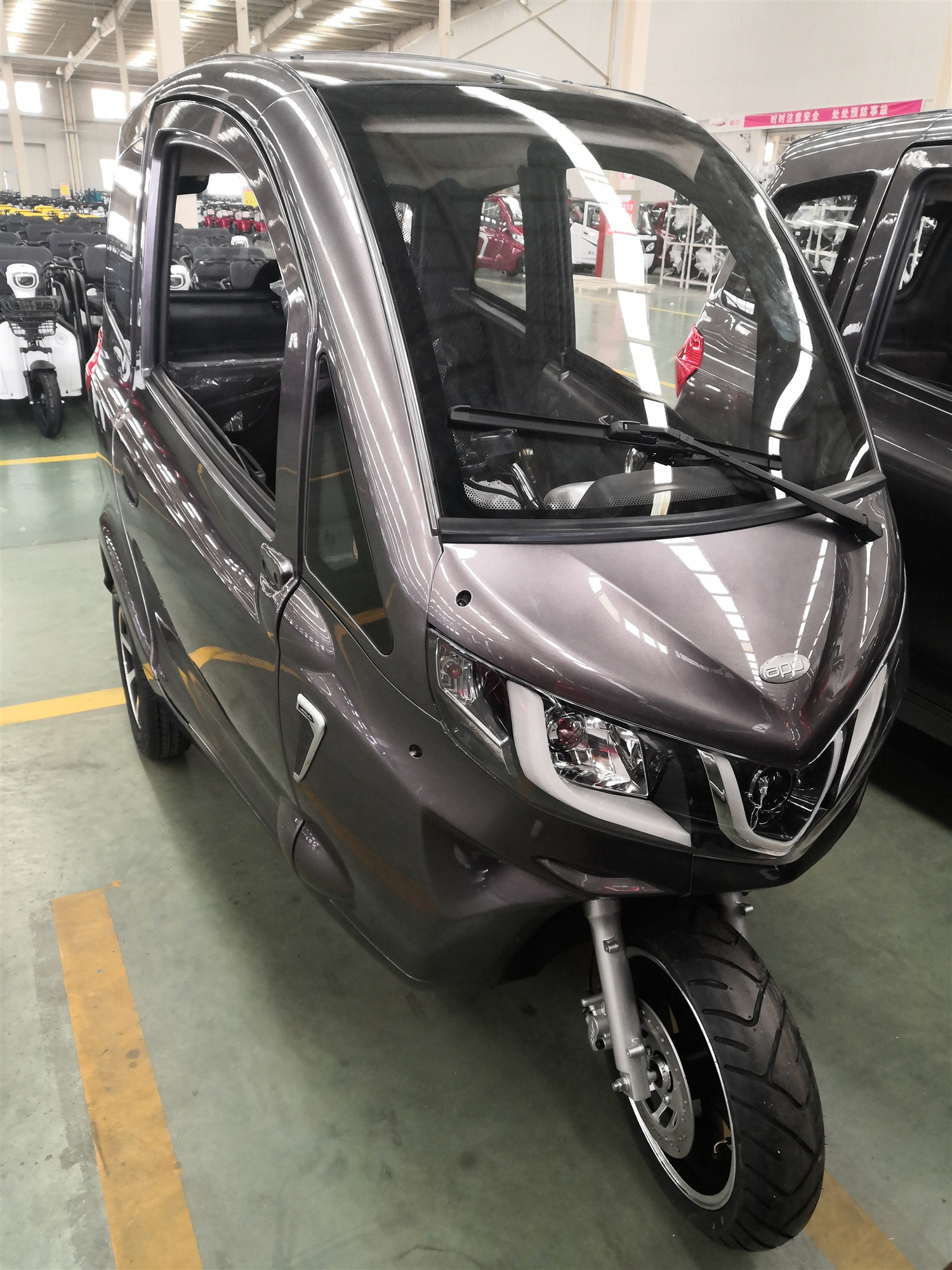Hot enclosed passenger eec coc cabin scooter 3 wheel electric tricycle for adult 