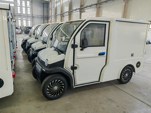 New design enclosed adult eec 4 wheel cabin scooter car electric cargo car 