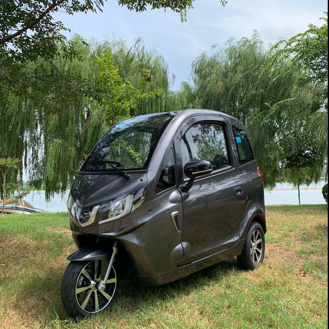 High quality enclosed cabin scooter 3 wheel electric tricycle 