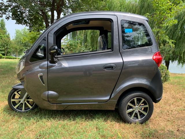 Eec approved passenger enclosed cabin scooter for adult