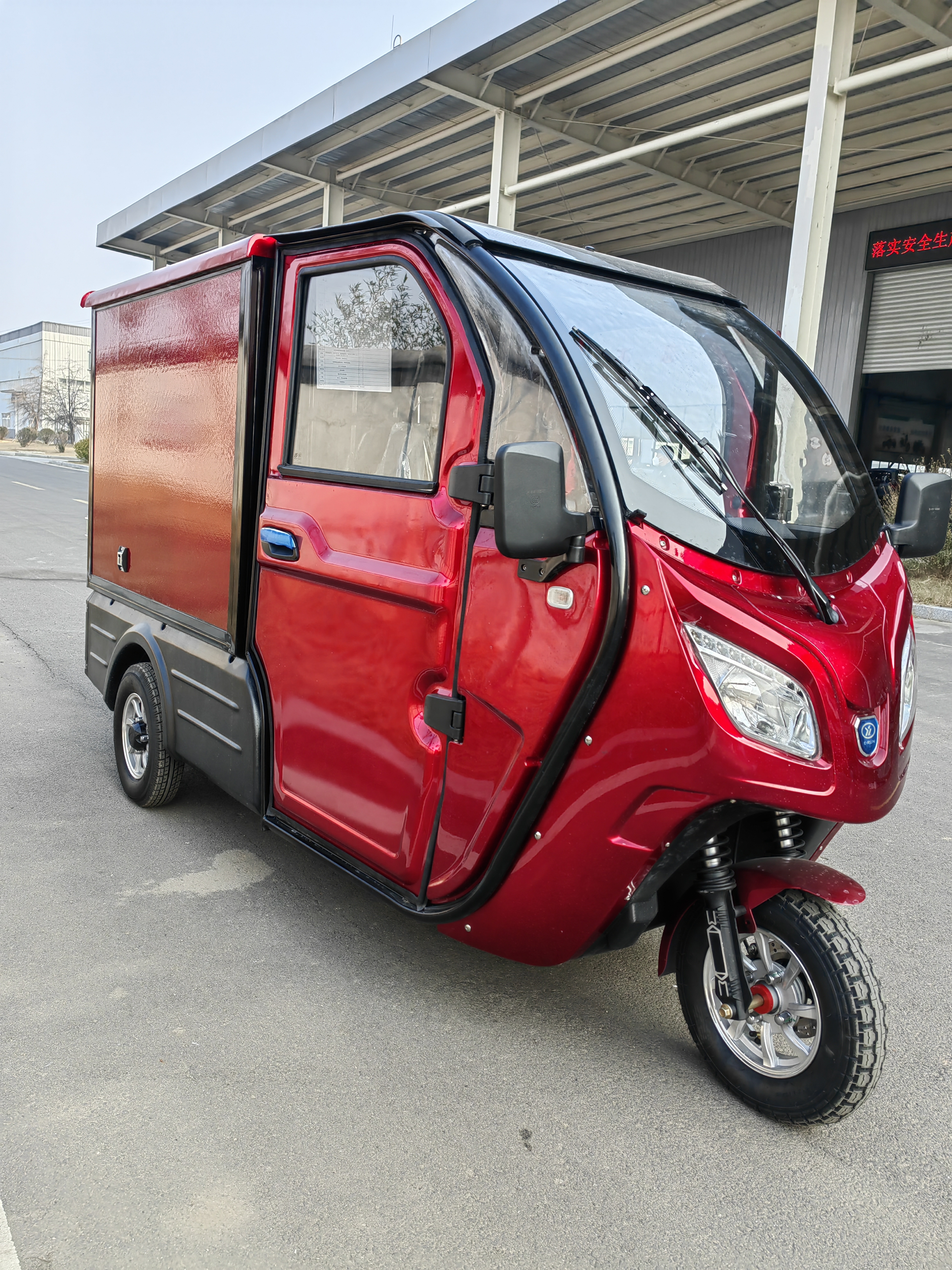 Adult eec enclosed cargo car 3 wheel electric trike 