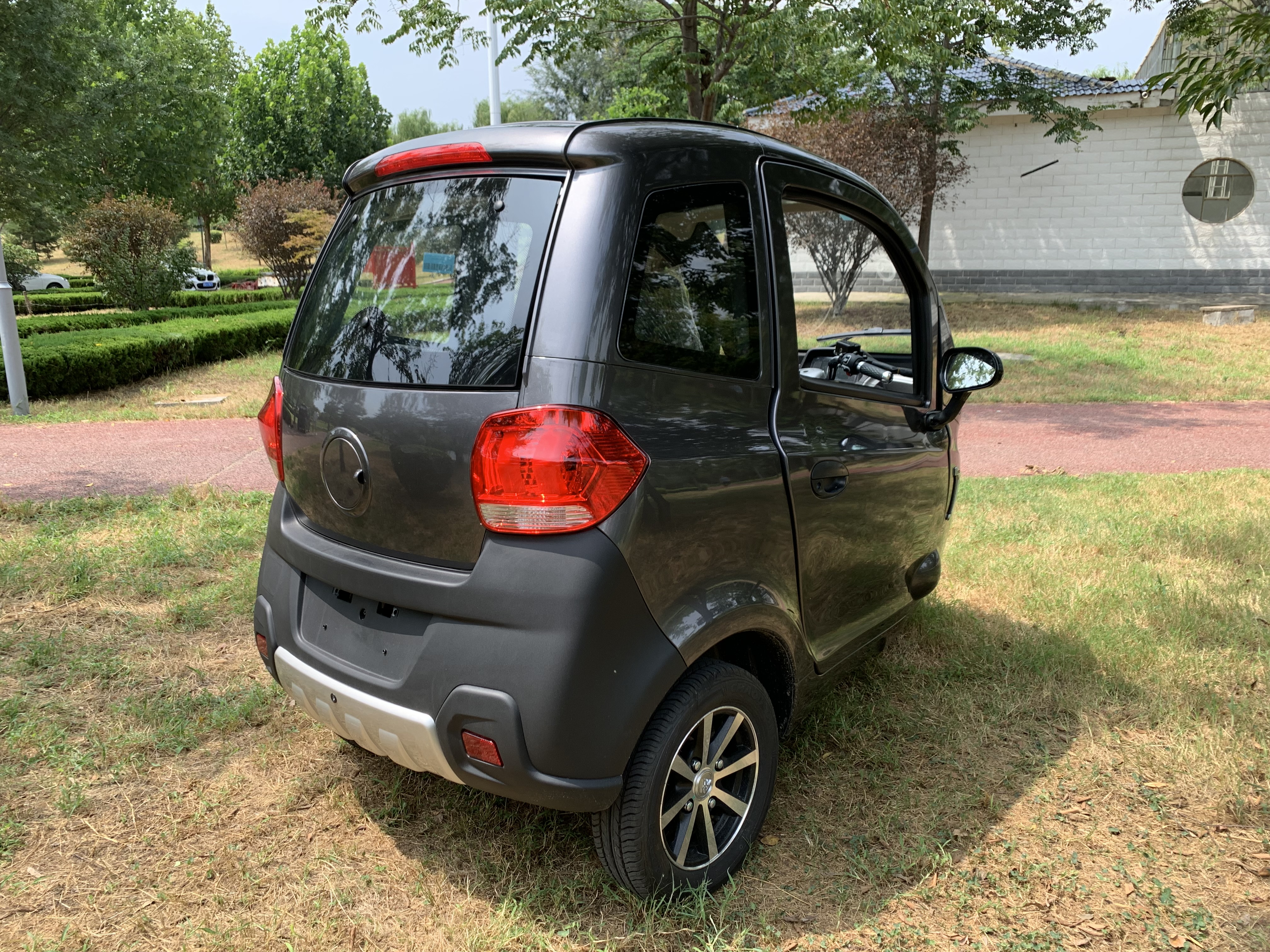 Eec approved passenger enclosed cabin scooter for adult