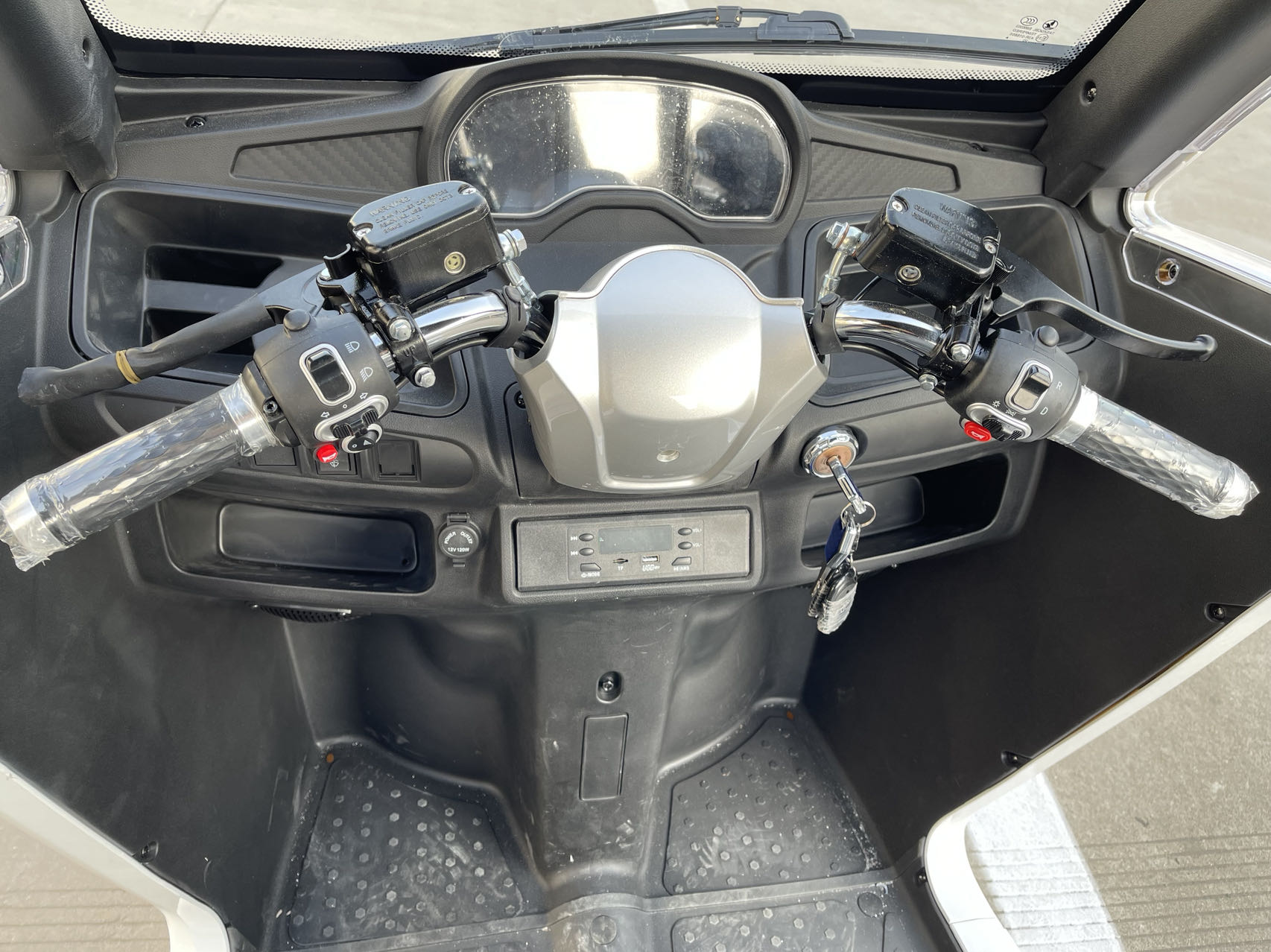 Adult open body leisure time eec cabin scooter 3 wheel electric tricycle