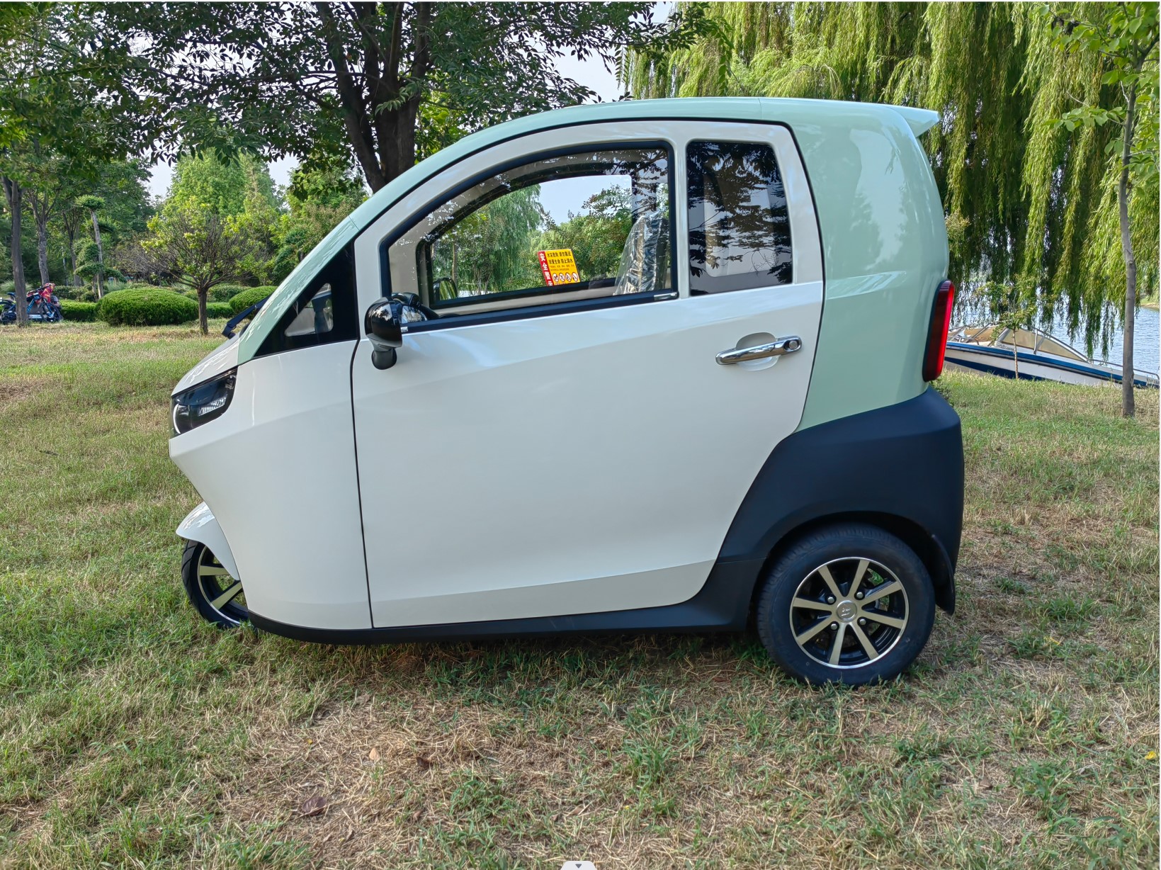 Passenger new design 2200w 3 wheel electric tricycle
