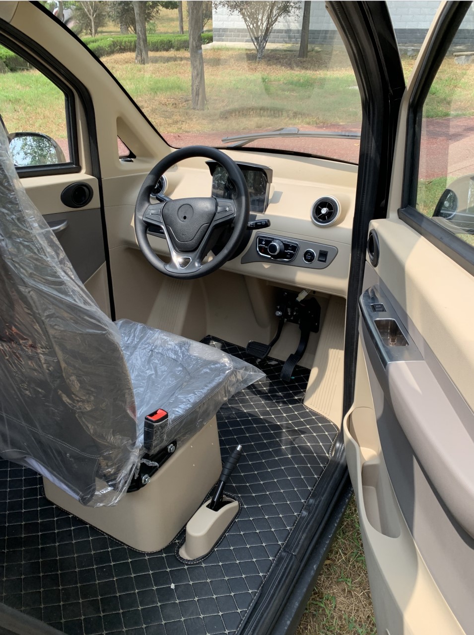 New design enclosed 4 wheel electric cabin scooter car